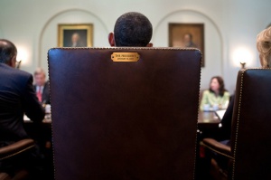showbiz_barack_obama_presidents_chair